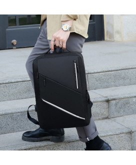 Mochila Multifunções 15.6'', Impermeável, com Ranhura para cabo USB para Carregamento Lateral - Preta