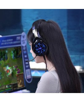Headset Gaming com Microfone Ajustável e Efeitos LED – Branco e Preto